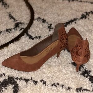 NANETTE LEPORE GENUINE SUEDE POINTY TOE PUMPS - Color Mauve